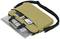 Eine geöffnete, beige Laptop-Tasche zeigt einen Laptop, Smartphone, Notizbuch und Stifte, was Organisation und Mobilität symbolisiert.