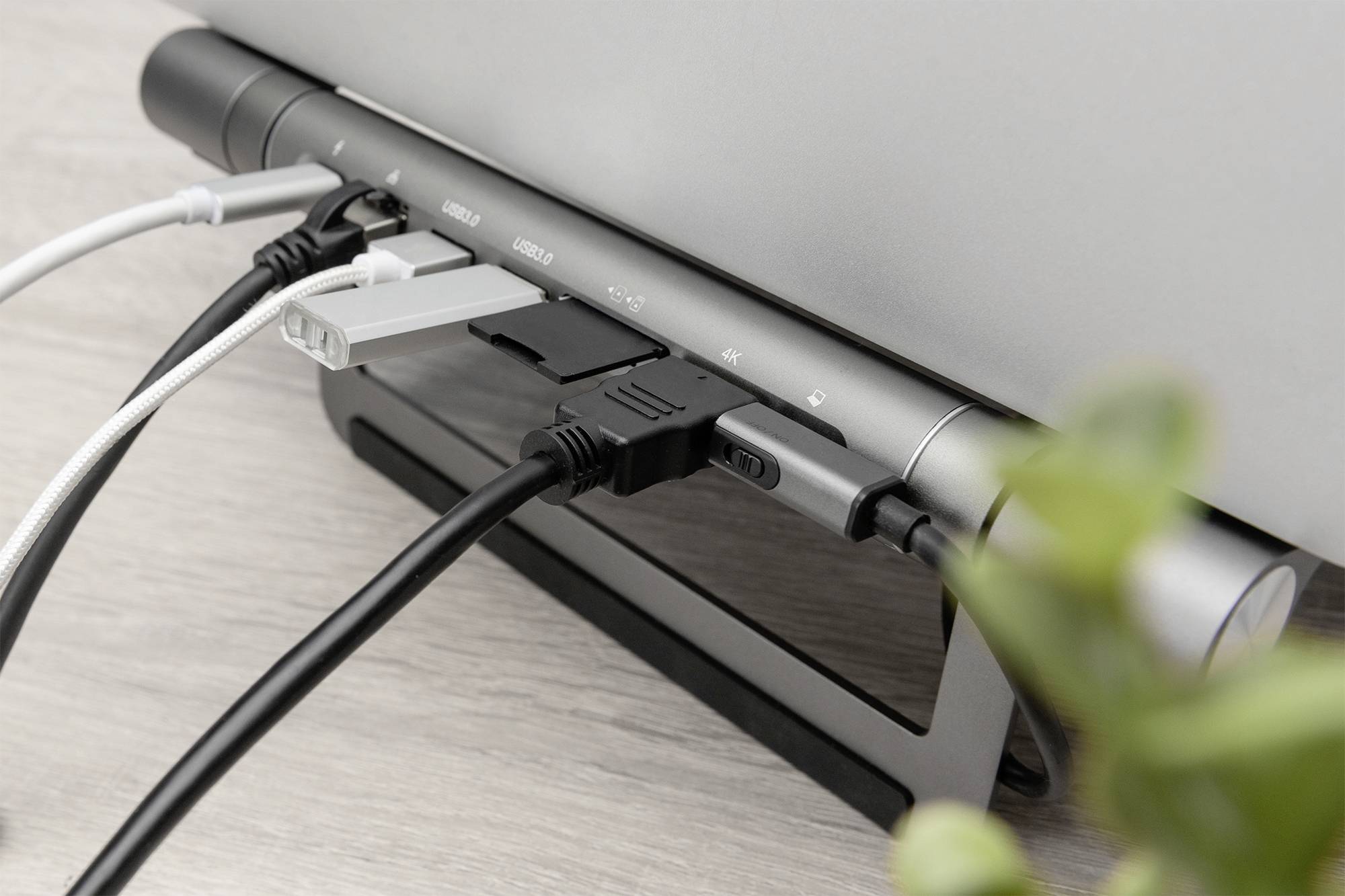 DIGITUS - Variabler Notebookständer mit 7-Port Pop-Out USB-C Docking Station-9
