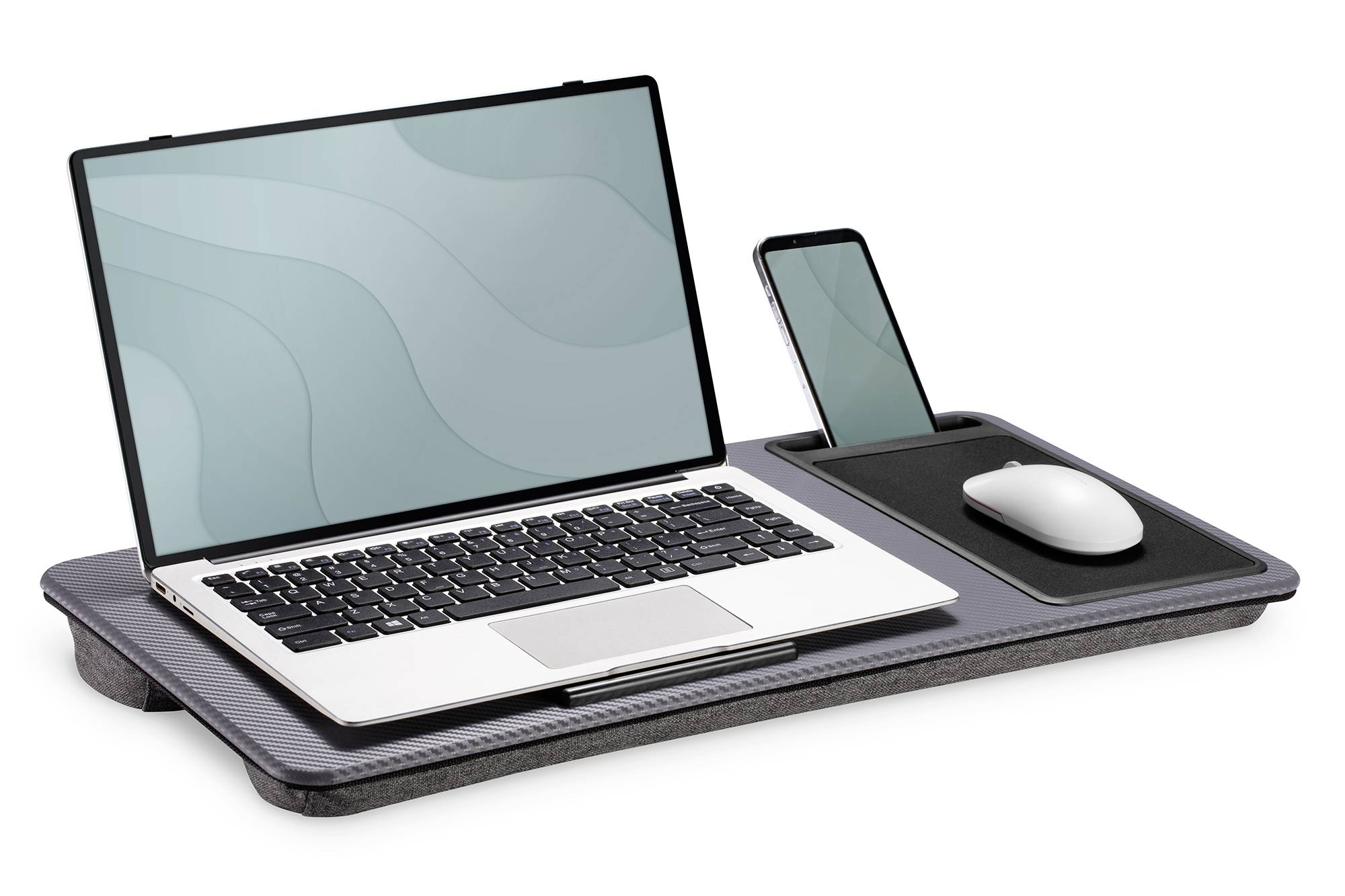 Ein Laptop und ein Smartphone auf einem tragbaren Schoßschreibtisch mit Mausablage, geeignet für flexibles Arbeiten von zuhause.