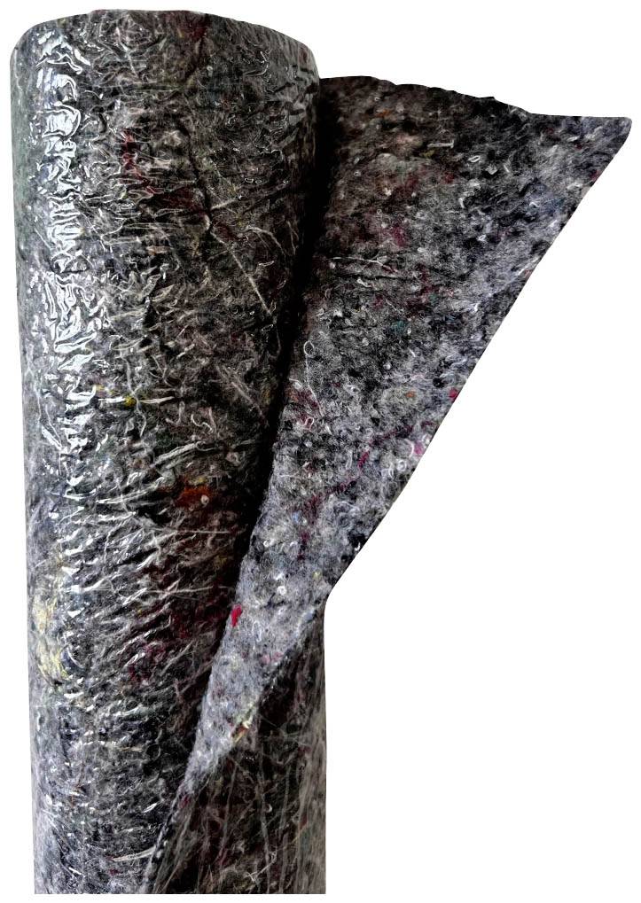 Eine aufgerollte Matte aus recyceltem Textilmaterial, dunkelgrau mit bunten Farbflecken, die für Isolation oder Verpackung verwendet wird.