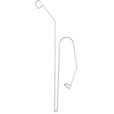 Ein einfacher silberner Metalldraht gebogen zu zwei offenen Schleifen an den Enden, möglicherweise ein Werkzeug oder Halter.