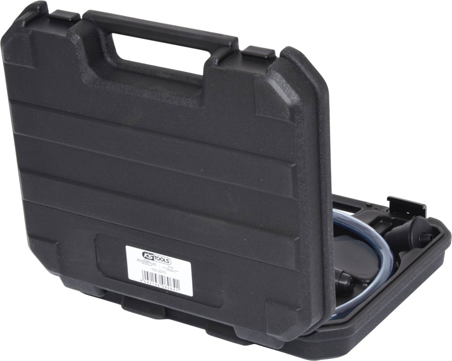 Ein schwarzer Werkzeugkoffer, leicht geöffnet, zeigt einen Luftschlauch und einen Druckmess-Adapter.