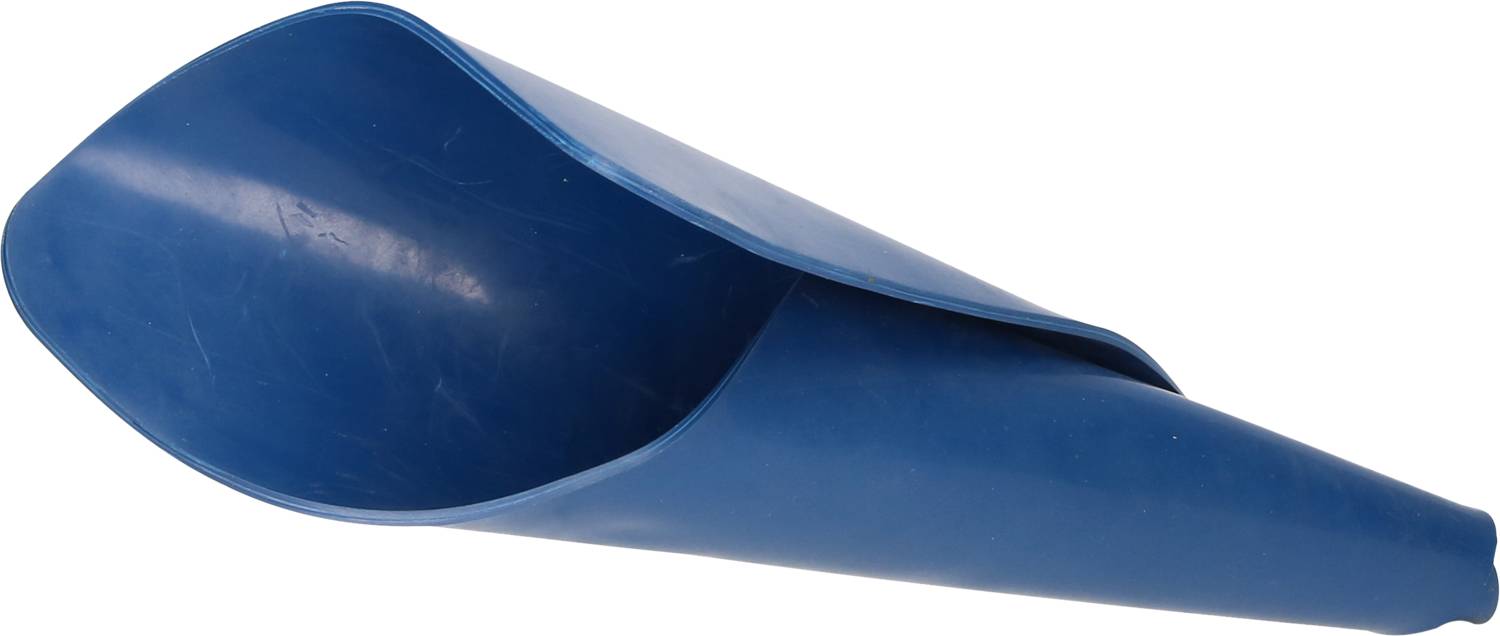 Blauer Schütteltrichter aus Kunststoff, leicht geneigt. Verwendet zum präzisen Einfüllen von Flüssigkeiten oder Pulver.