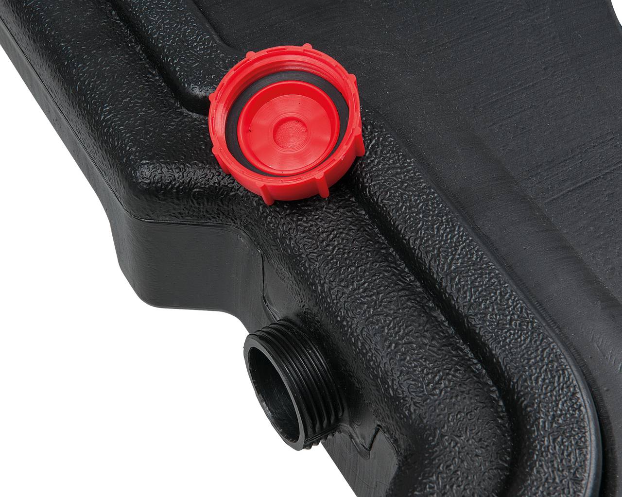 Schwarzer Kanister mit rotem Schraubverschluss, seitlicher Ausgussöffnung, aus Plastik. Hauptsächlich für Flüssigkeiten, robustes Design.