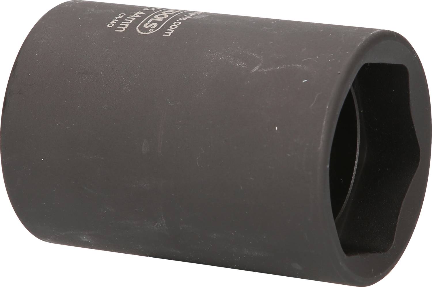 Eine schwarze Stecknuss aus Kunststoff, zylinderförmig, mit einer Öffnung für Schraubarbeiten.