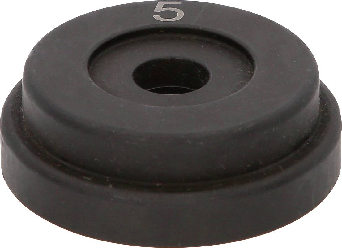 Schwarzes rundes Gummirad oder Rolle mit einem Loch in der Mitte, oben mit „5" gekennzeichnet.