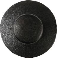Schwarzer runder Knopf, schlichte Oberfläche, zentral in der Bildmitte.