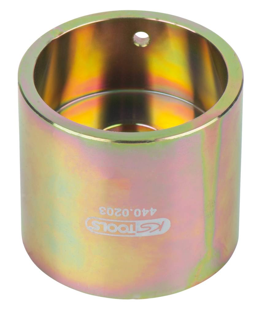 Ein zylindrisches Metallrohr mit einer glänzenden, regenbogenfarbenen Beschichtung. Ein kleines Loch ist nahe dem oberen Rand sichtbar.