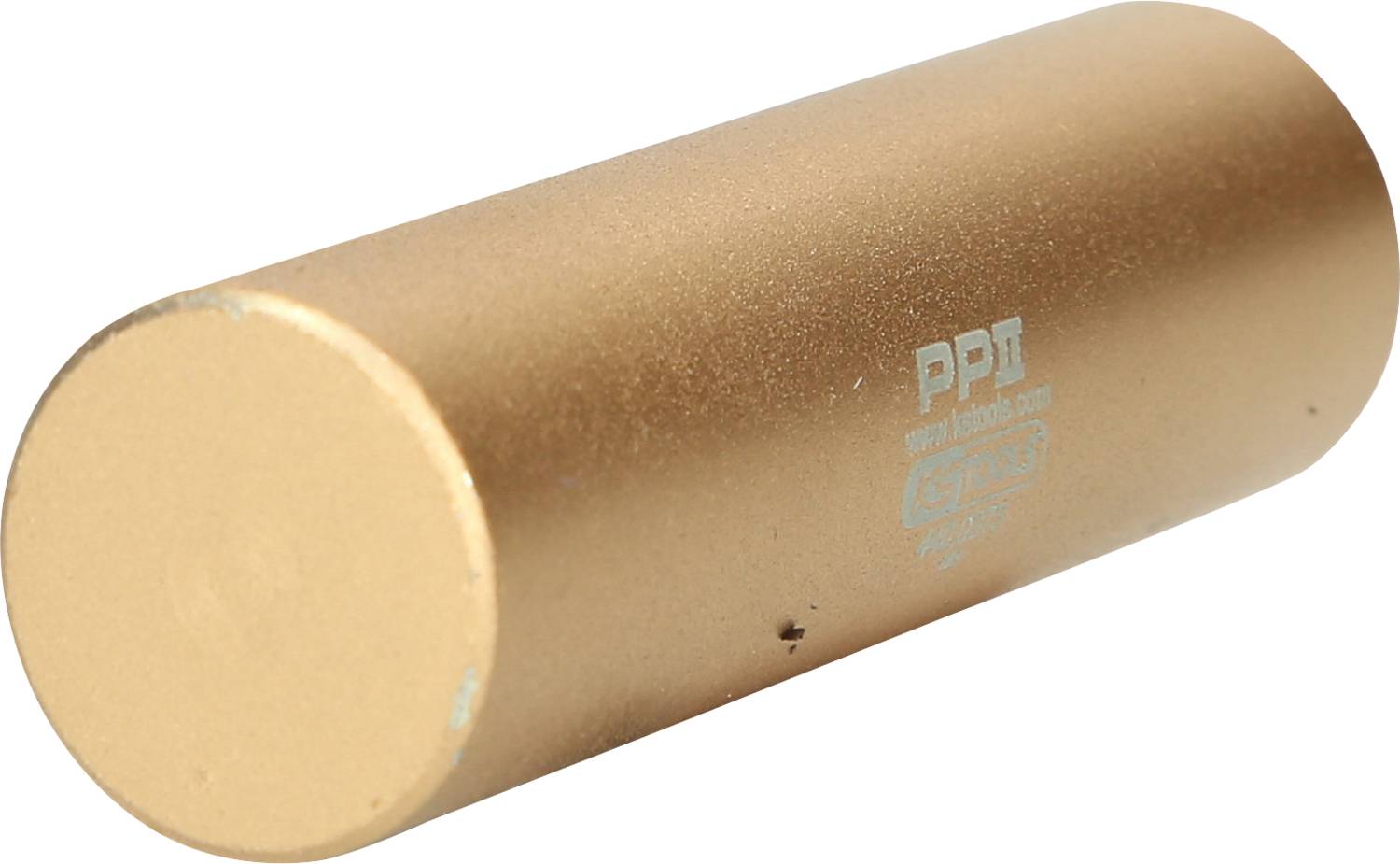 Ein zylindrisches, goldfarbenes Objekt mit der Aufschrift 'PPi', vermutlich ein kosmetisches Produkt oder eine Verpackung.