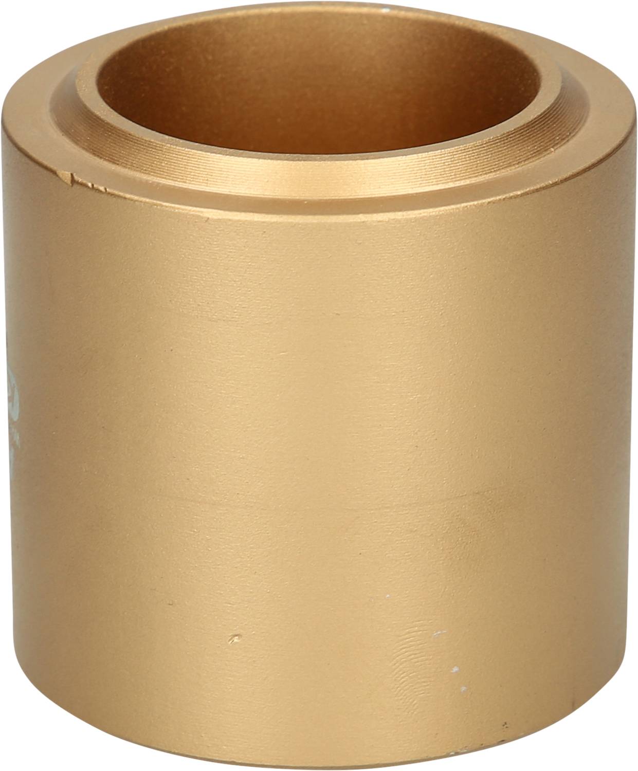 Goldene zylindrische Metallhülse mit glatter Oberfläche, aufrecht stehend.