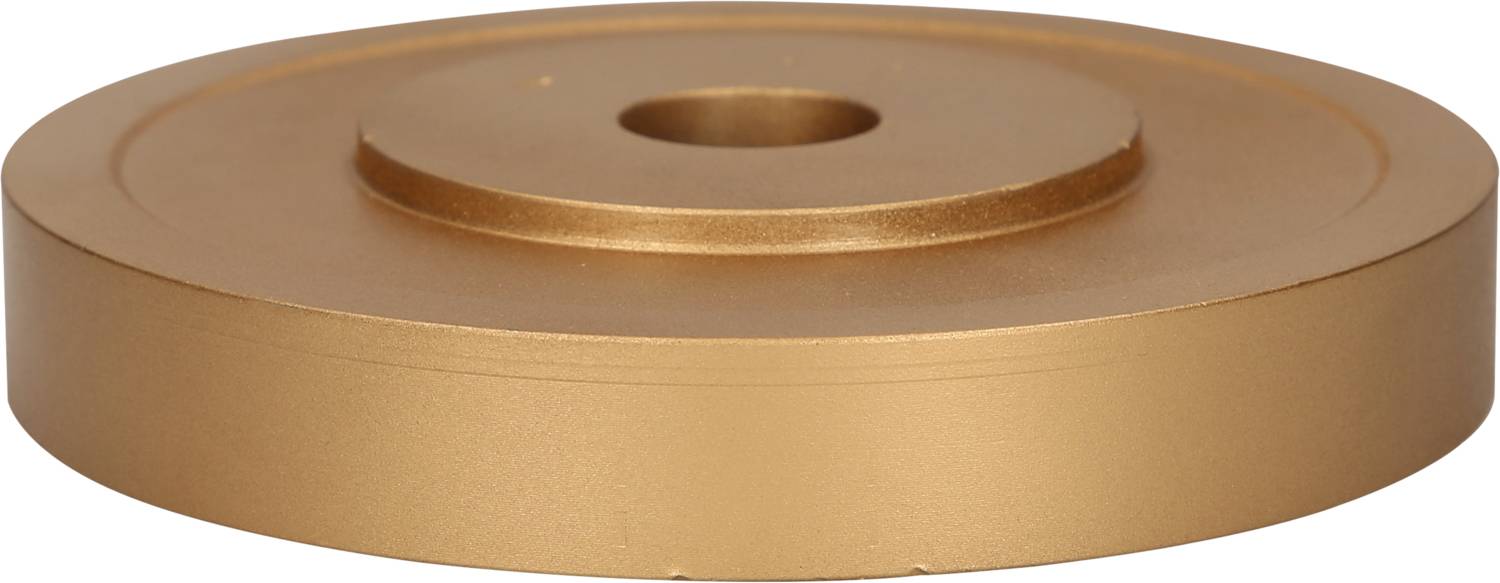Goldene, flache Metallscheibe mit zentralem Loch, liegt auf einer ebenen Fläche. Schlichtes Design ohne Gravuren oder Markierungen.