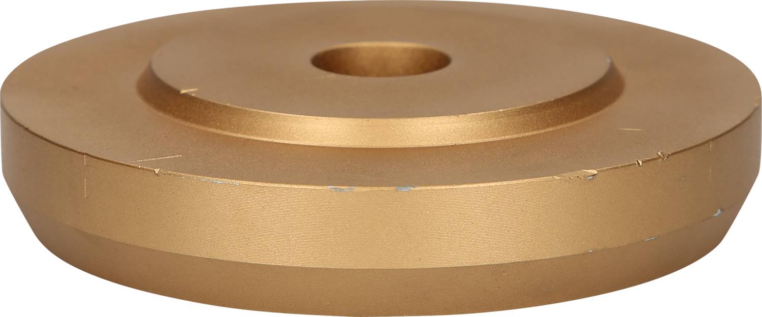 Goldfarbene runde Metallscheibe mit einem Loch in der Mitte, vermutlich als Unterlegscheibe oder dekoratives Element verwendet.