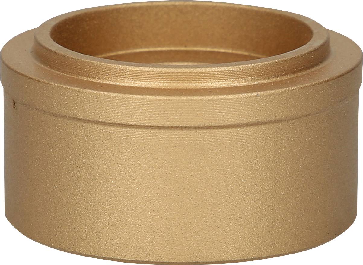 Goldene zylindrische Metallhülse mit abgerundeten Kanten und einer Vertiefung oben, auf neutralem Hintergrund.