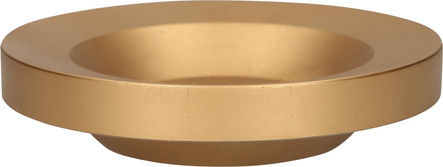 Ein einfacher goldener Kerzenteller aus Metall, flach und rund, ohne Verzierung.