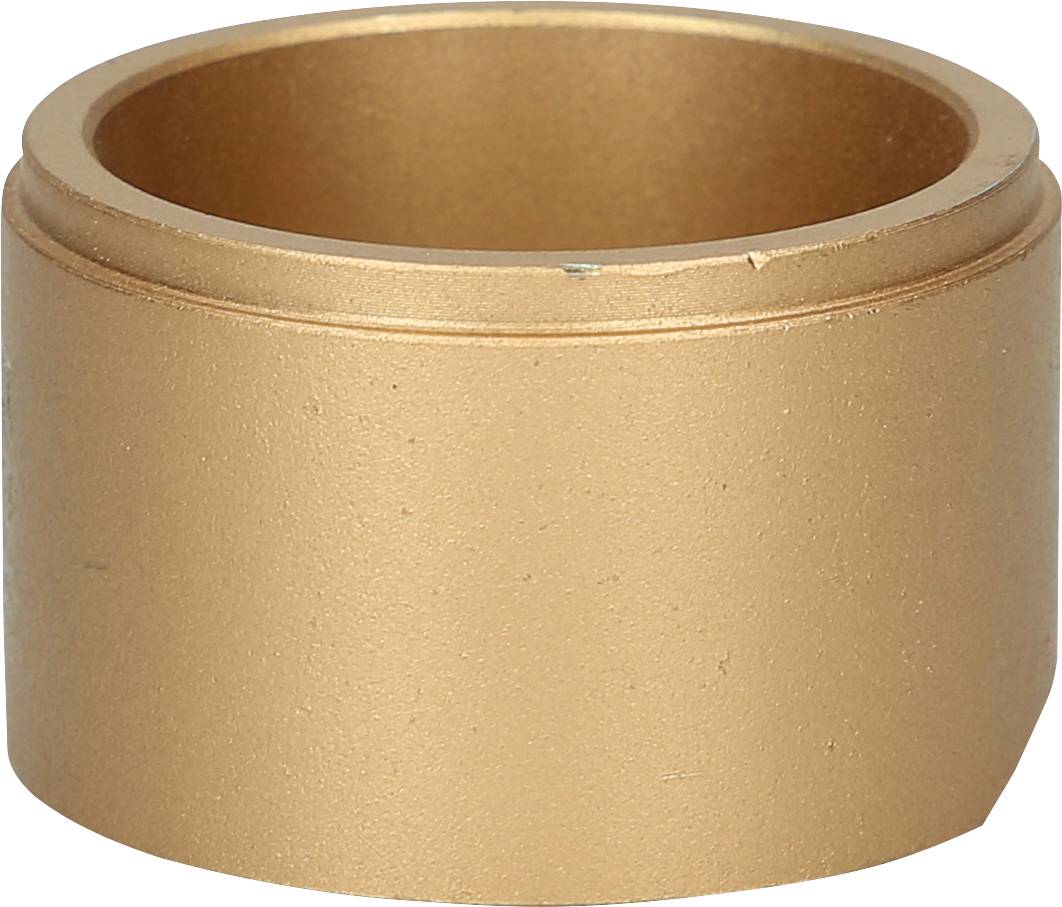 Ein goldener Metallring, dick und massiv, liegt aufrecht. Es gibt keine sichtbaren Markierungen oder Designs auf der Oberfläche.