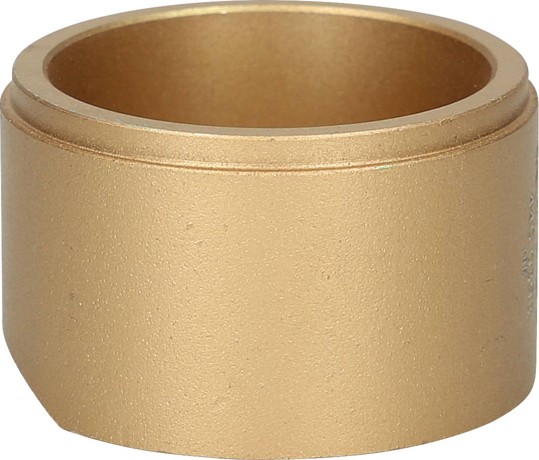 Ein einfacher, massiver, goldfarbener Metallring ohne Verzierungen oder Markierungen auf einem hellen Hintergrund.