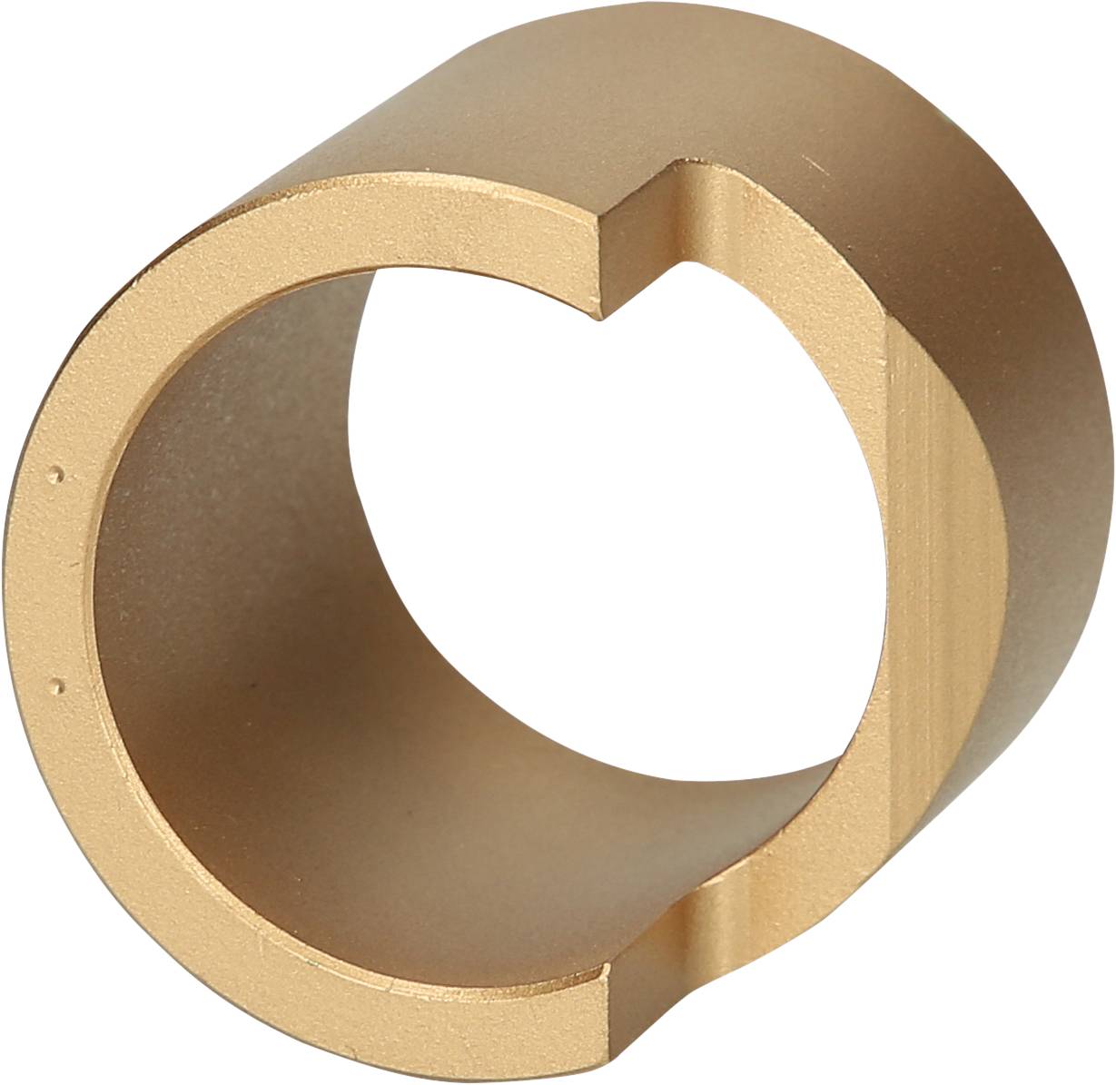 Ein bronzefarbenes, halbkreisförmiges Objekt, möglicherweise ein Ring oder eine Manschette, mit glatter Oberfläche.