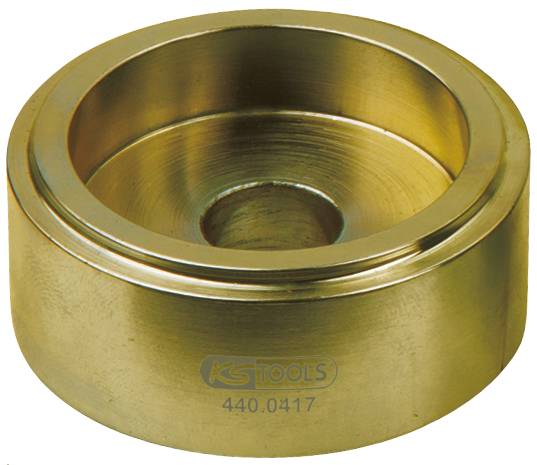 Ein einzelnes, metallisches Werkzeugteil mit einem zylindrischen, hohlen Inneren. Oberflächen sind glatt und glänzend.