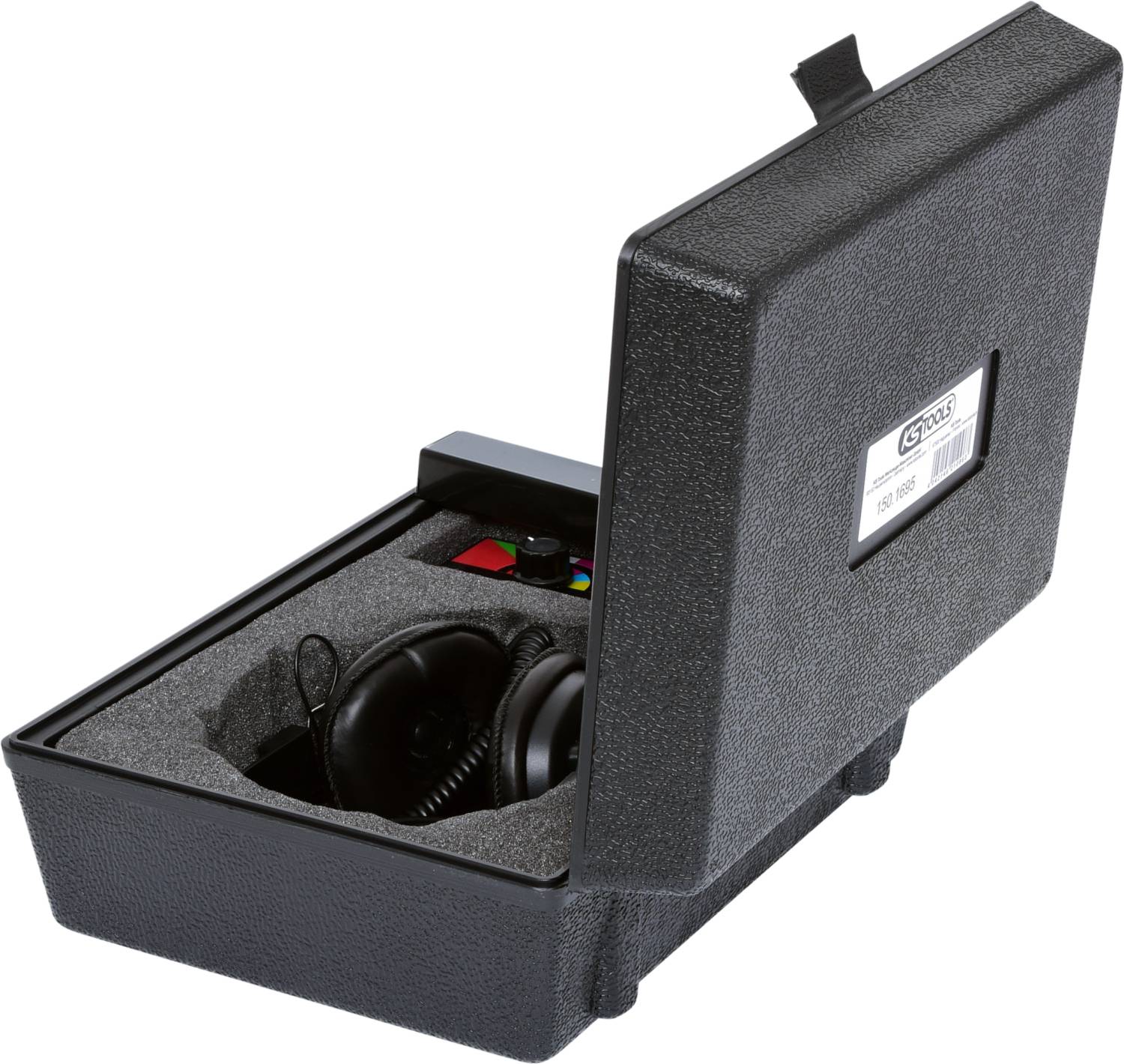 Ein schwarzer Kunststoffkoffer offenbart Kopfhörer und elektronische Geräte, sicher in Schaumstoff eingepasst.