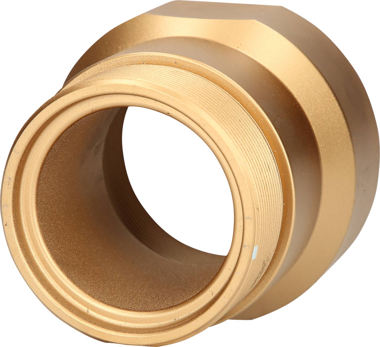 Ein goldfarbenes Metallstück mit zylindrischer Öffnung und geripptem Rand, möglicherweise ein Teil für Rohrverbindungen.