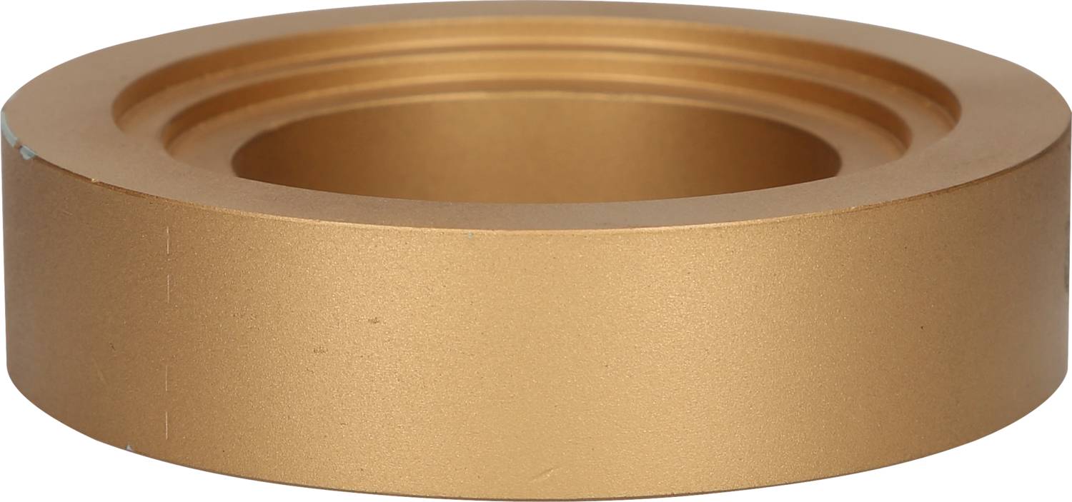Goldene, zylindrische Metallspule mit mehreren Schichten sichtbar, zeigt eine Induktionskomponente oder technische Anwendung.