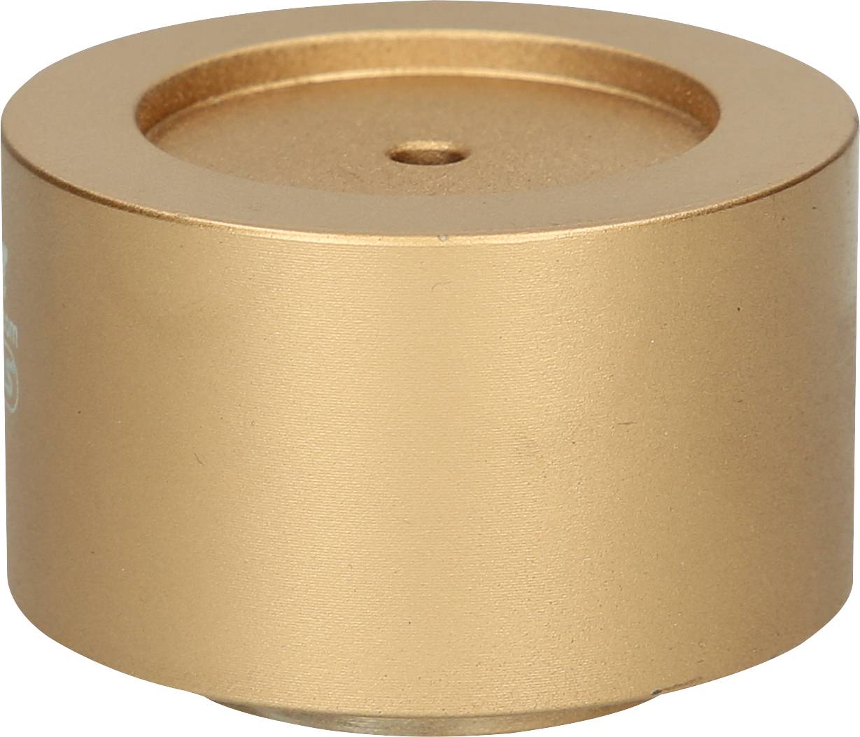 Ein goldener, zylindrischer Metallzylinder mit flacher Oberseite und kleiner Vertiefung in der Mitte, auf weißem Hintergrund.