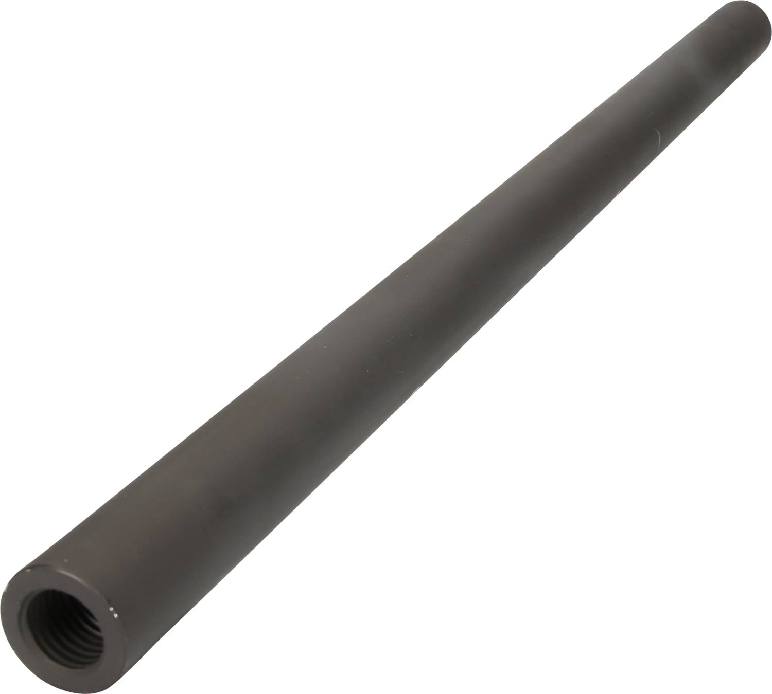 Ein langer, schwarzer Metallzylinder mit einem Gewinde an einem Ende, möglicherweise ein Rohr oder Teil eines größeren Mechanismus.