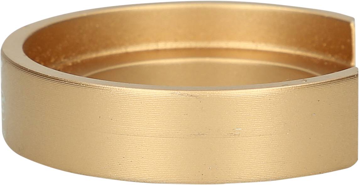 Ein goldener, halbkreisförmiger Gegenstand mit glatter Oberfläche und leichtem Glanz, möglicherweise ein Schmuckstück.