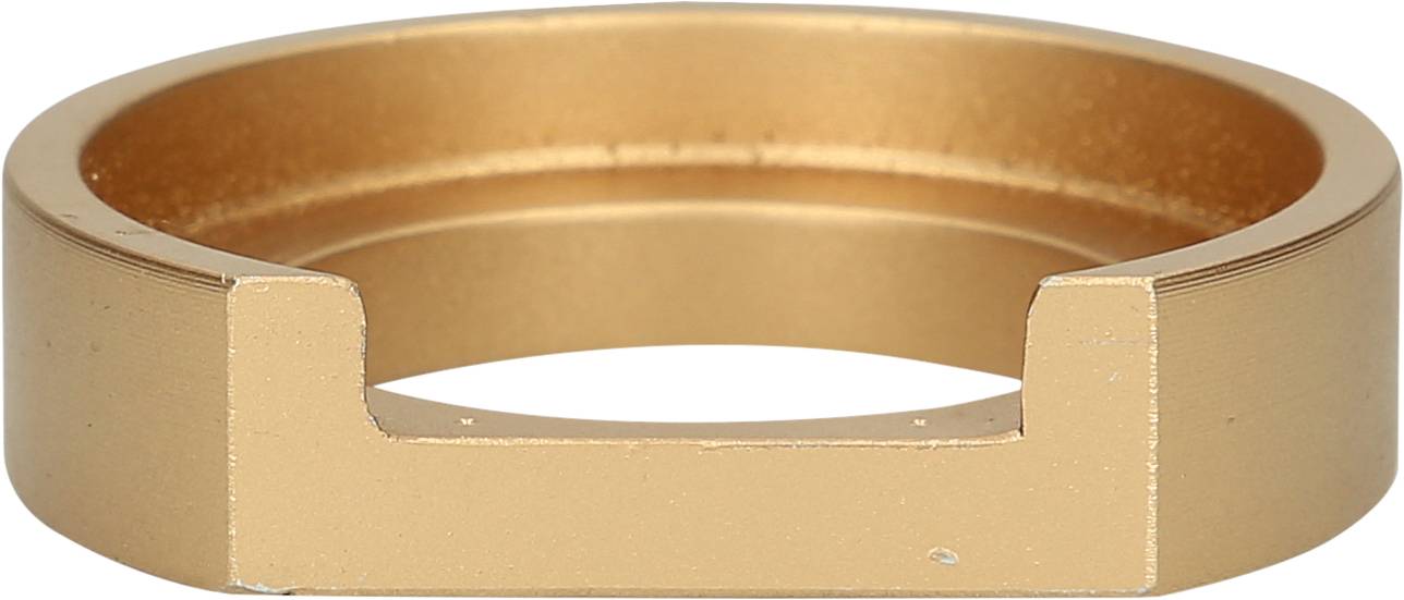 Ein goldfarbener, runder Ring mit einer abgeflachten Seite.