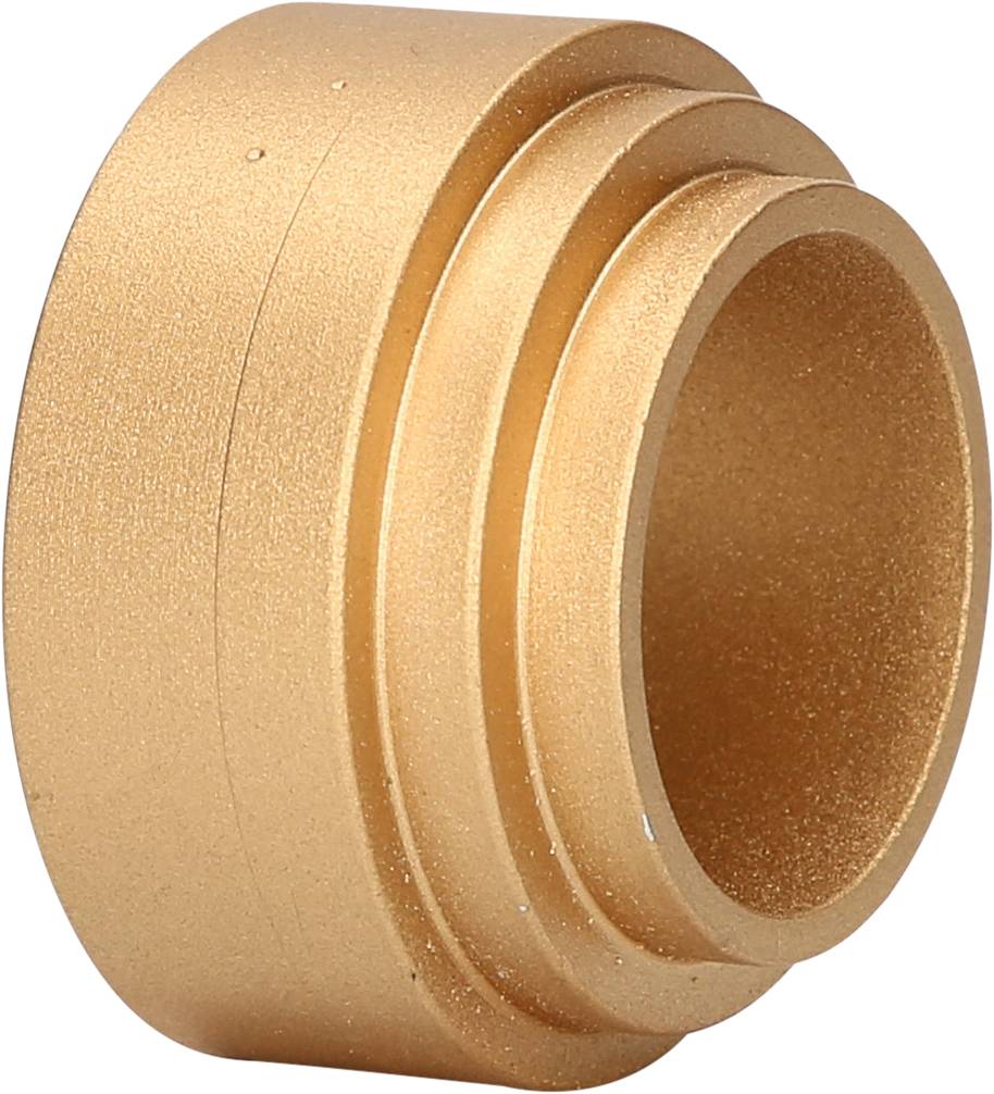 Goldener, zylinderförmiger Metallring mit abgestuften Ebenen, vermutlich ein technisches oder dekoratives Bauteil.