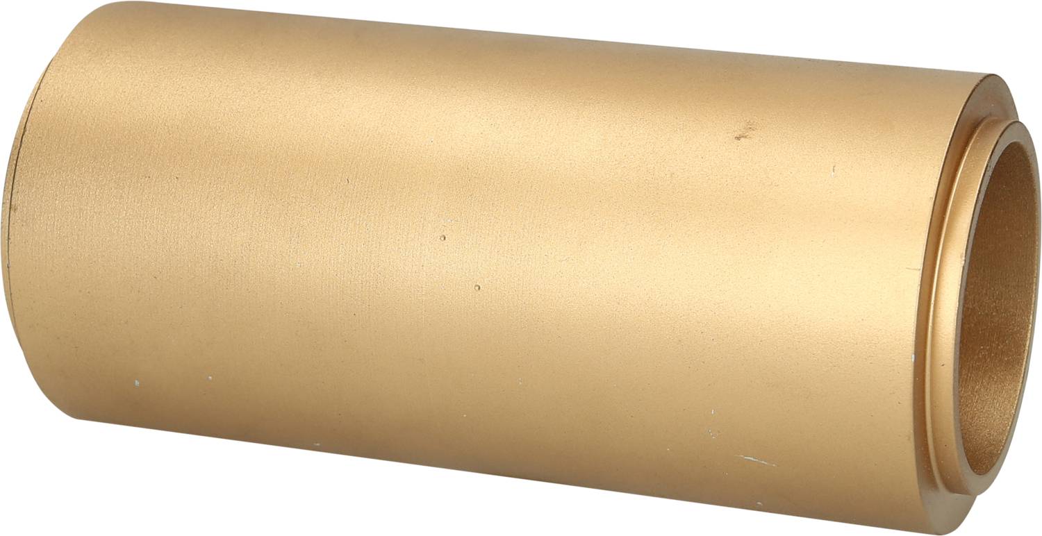 Ein zylindrischer Metallgegenstand in Goldfarbe, vermutlich eine Buchse oder Hülse, auf weißem Hintergrund dargestellt.