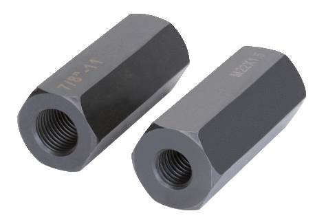 Zwei zylinderförmige Sechskantverschraubungen aus Metall, eine mit der Aufschrift '7/8" - 14' und die andere mit der Aufschrift 'M22 x 1.5'.
