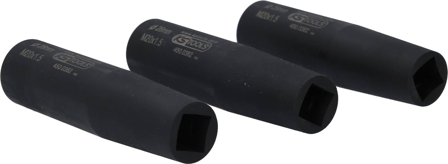 Drei schwarze Sechskant-Stecknüsse, unterschiedlich groß, in einer diagonalen Anordnung. Werkzeug für mechanische Arbeiten.
