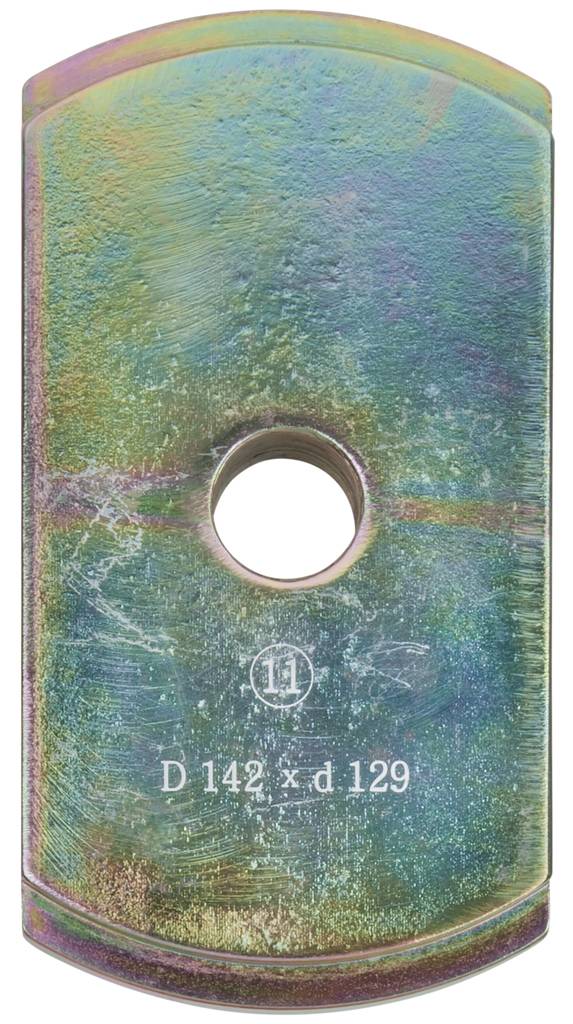 Metallteil mit Loch in der Mitte, nummeriert mit '11' und markiert mit 'D 142 x d 129', zeigt Gebrauchsspuren und eine regenbogenartige Oberfläche.