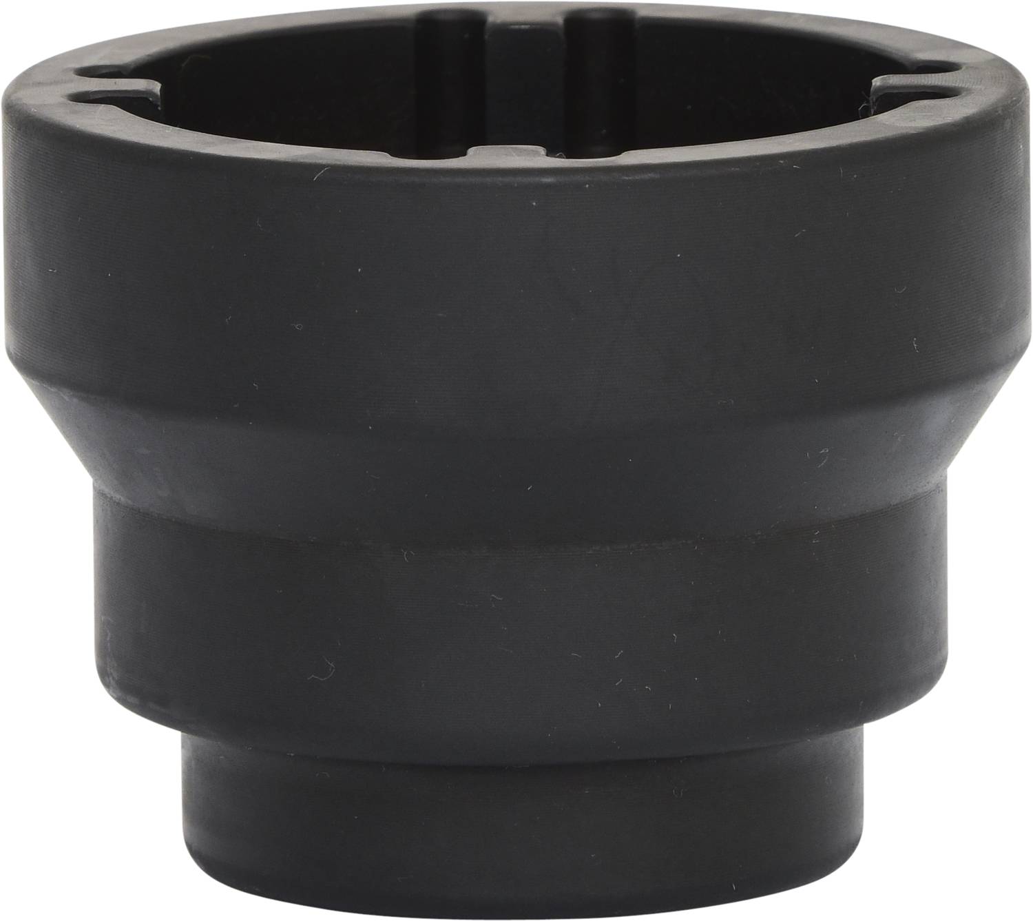 Ein schwarzes, zylindrisches Werkzeug, vermutlich ein Steckschlüssel, aus Metall. Es hat eine breite, abgerundete Oberkante.