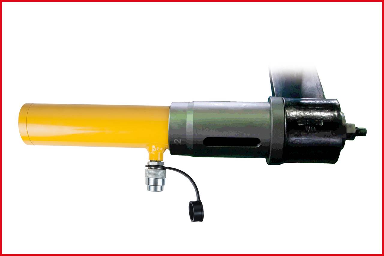 Ein gelber hydraulischer Zylinder mit schwarzer Halterung und silberner Kappe, verbunden mit einem Metallanschluss.