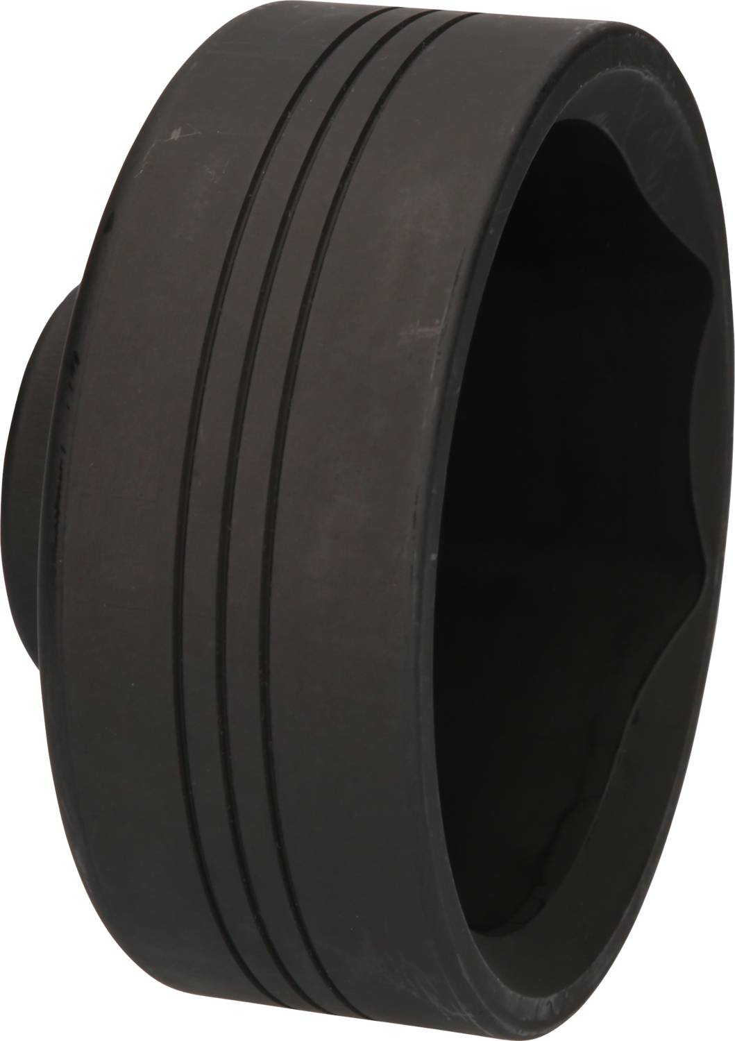 Ein schwarzer, zylindrischer Ring mit drei eingeprägten Linien an der Außenkante.