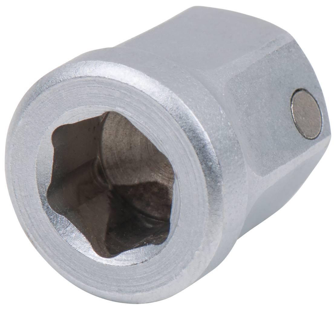 Nahaufnahme eines silbernen Steckschlüssels mit magnetischer Halterung und sechseckiger Öffnung zur Befestigung an einer Knarre.