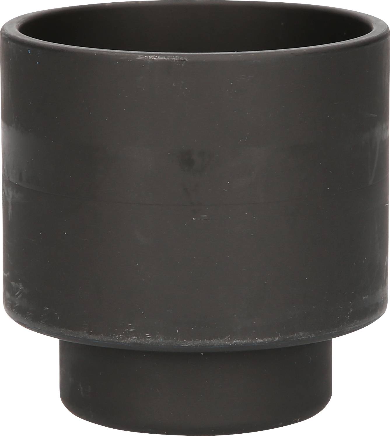 Ein schwarzer Adapter aus Kunststoff, zylinderförmig, möglicherweise für die Verbindung von Rohren.