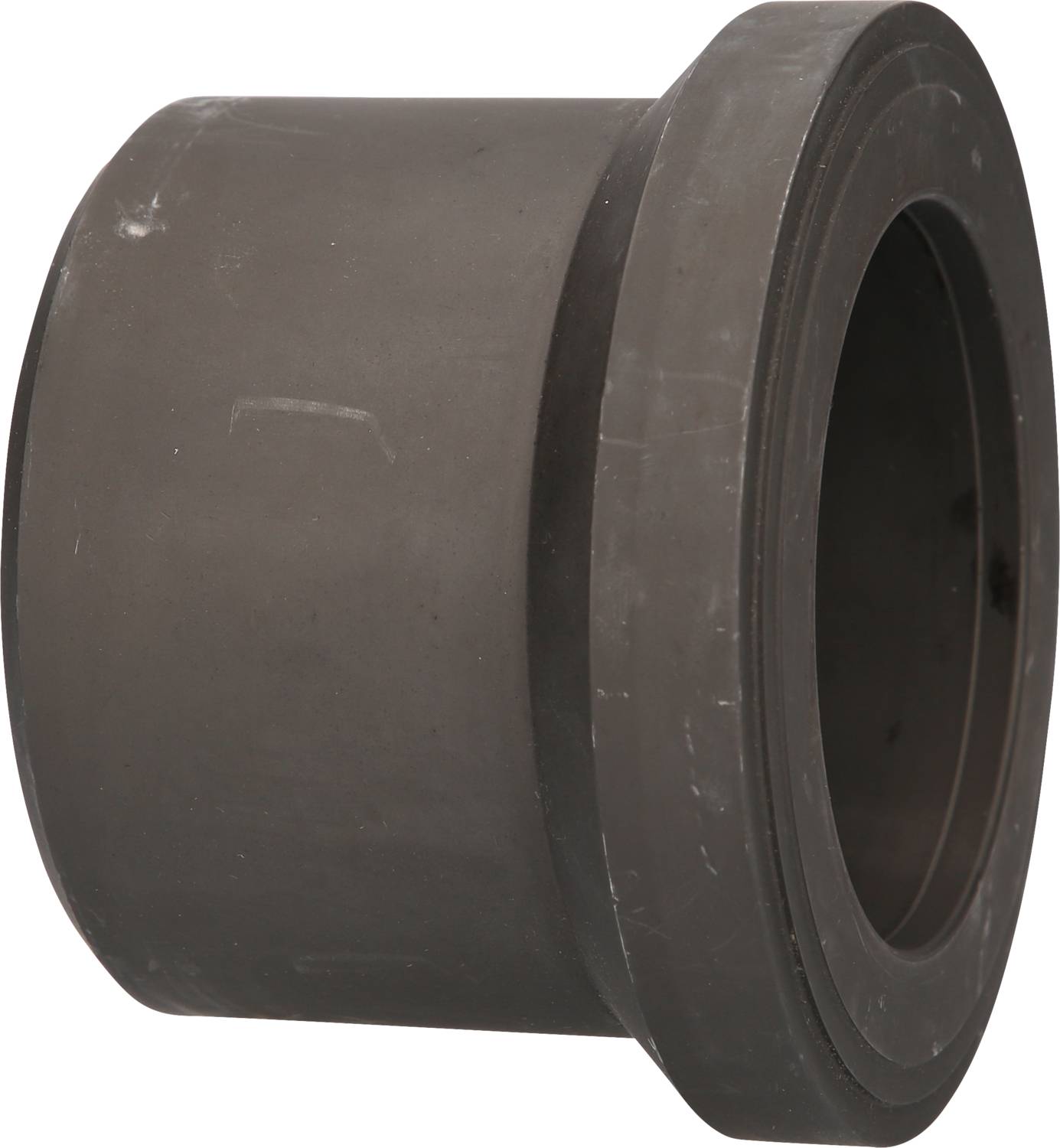 Ein zylindrisches, dunkelgraues Metallteil mit breitem Rand, das wie eine dickwandige, kurze Röhre aussieht. Es könnte Teil einer Maschine sein.