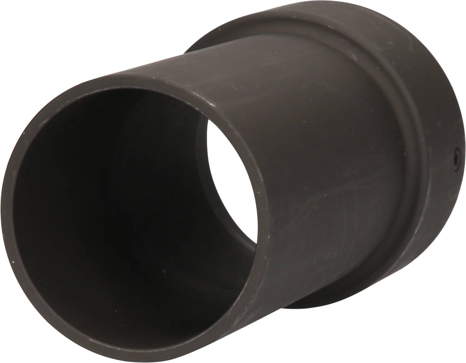 Ein schwarzes, zylindrisches Rohr mit einer breiten Öffnung, das möglicherweise als Verbinder oder Adapter verwendet wird.