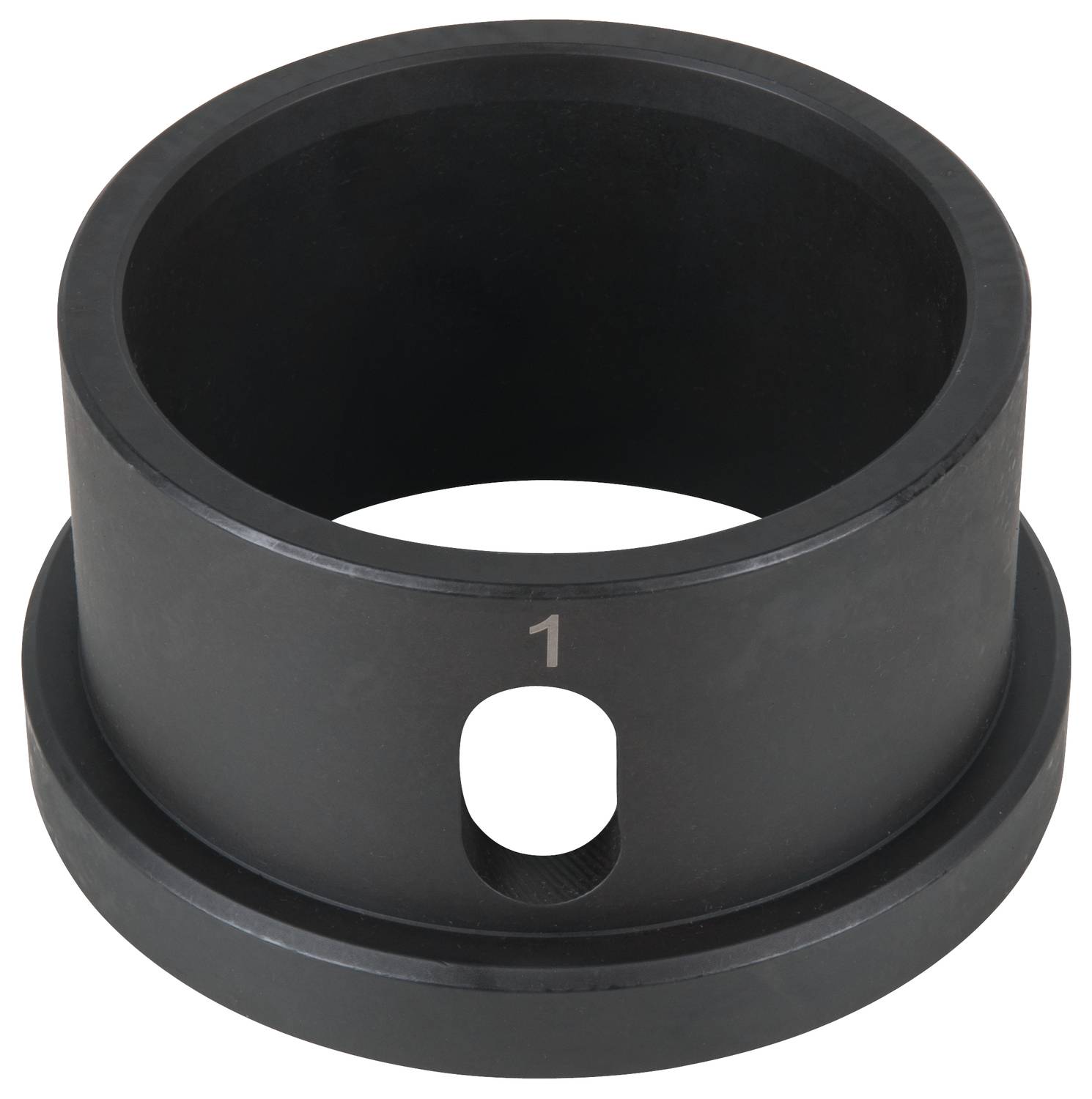 Eine schwarze, zylindrische Metallhülse mit einer Nummer '1' und einem ovalen Loch an der Seite, vermutlich ein Maschinenteil.