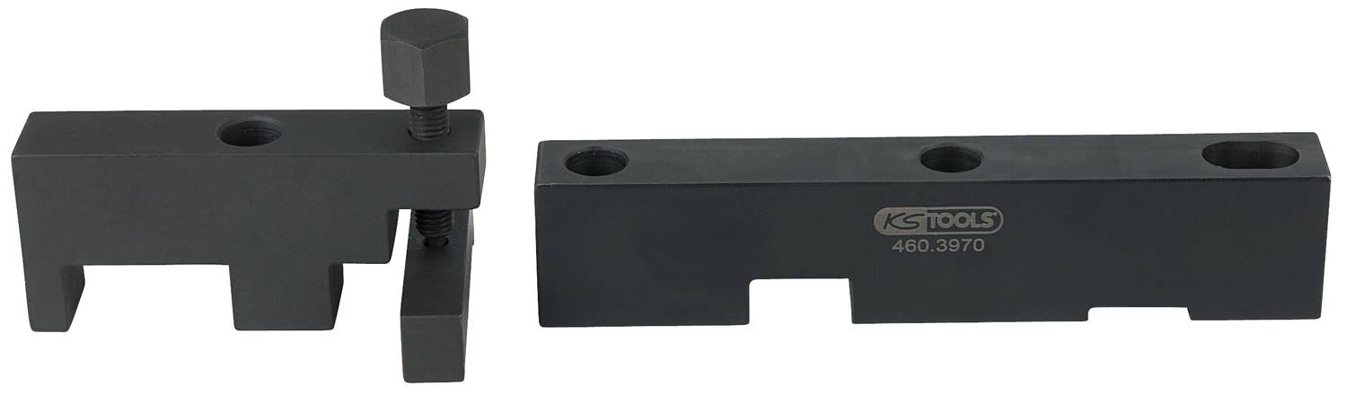 Zwei schwarze Metallteile mit dem Aufdruck 'KS Tools'. Links ein justierbares Teil mit Schraube, rechts ein festes Teil mit drei Löchern.