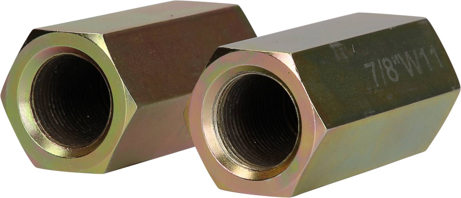Zwei hexagonale Metallmuttern mit Innengewinde, eine liegt vor der anderen. Sie sind aus glänzendem Metall und haben die Größe '7/8" W11'.