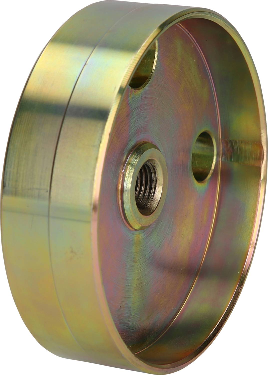 Metallscheibe mit Mittelbohrung und zwei kleineren Bohrlöchern. Oberfläche mit Regenbogeneffekt, möglicherweise aus Messing.