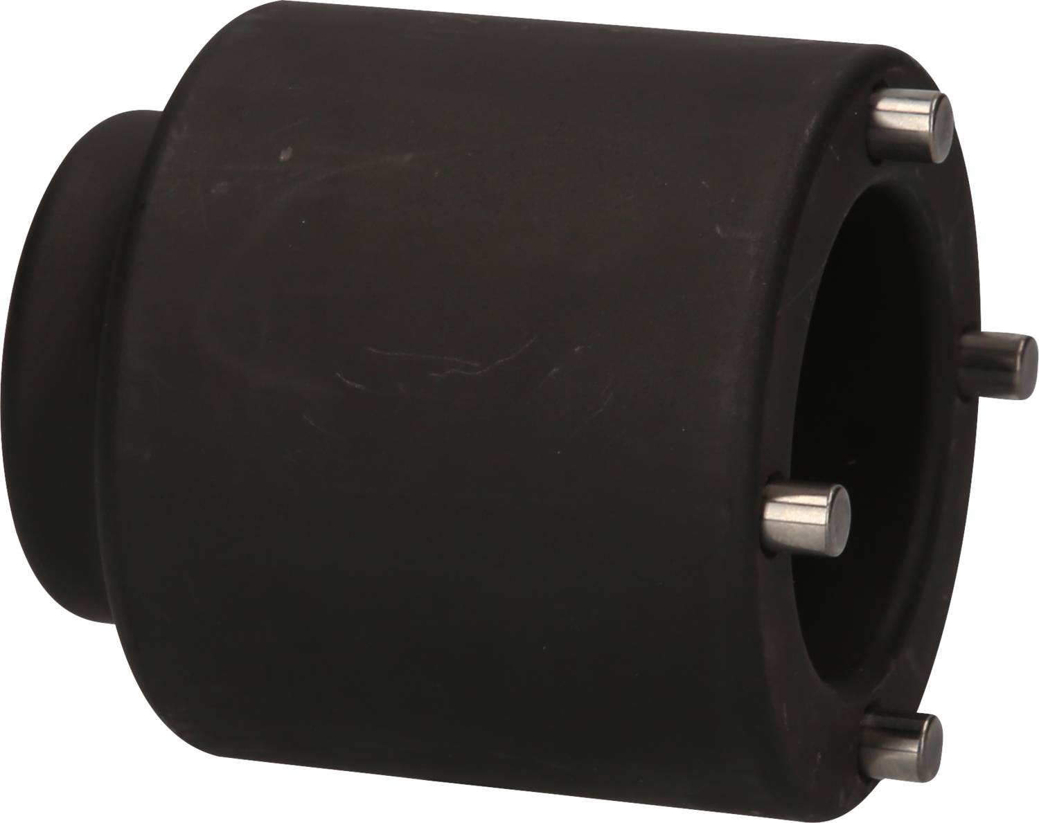 Schwarzer, zylindrischer Adapter aus Metall mit drei hervorstehenden Stiften an einer Seite, wahrscheinlich ein Verbindungselement.