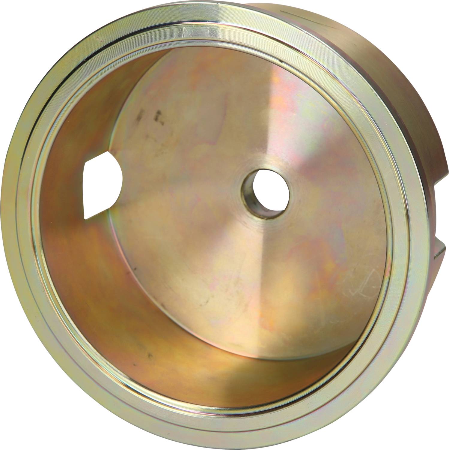Metallisches Rad mit zentralem Loch und seitlicher Aussparung. Möglicherweise Teil eines mechanischen Geräts oder eines Fahrzeugs.