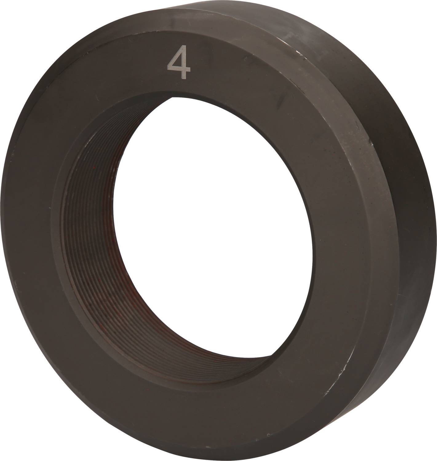 Ein metallischer Ring mit der Zahl '4' oben eingraviert. Der Ring ist dunkel und hat ein eingefrästes, geriffeltes Innengewinde.