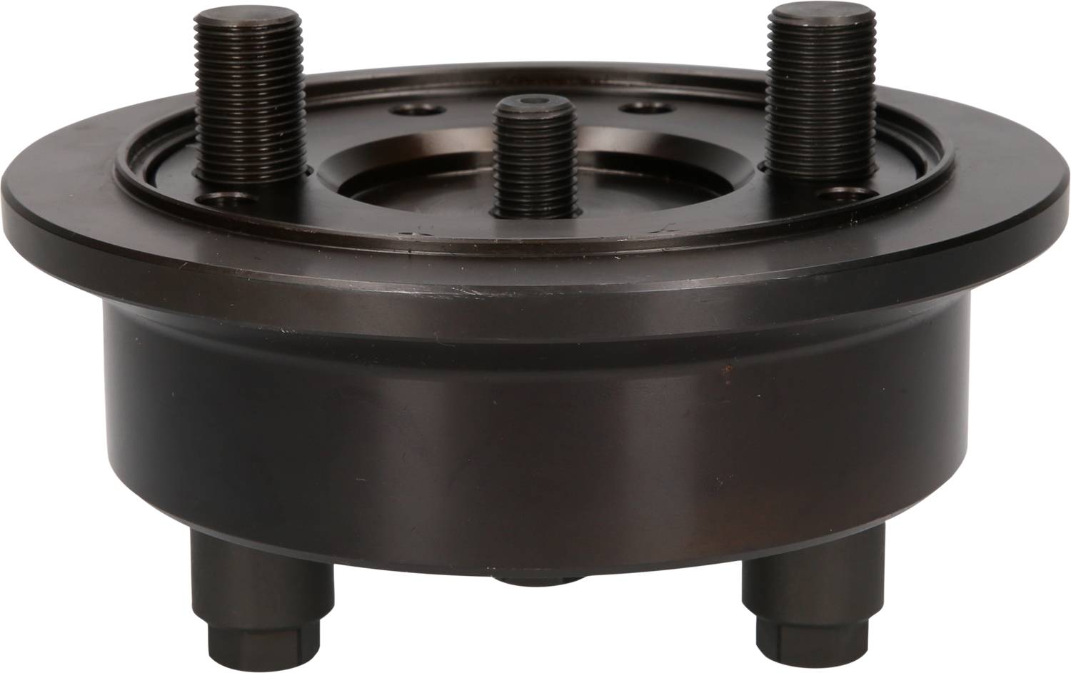 Ein schwarzes Metallbauteil mit fünf Gewindebolzen, vermutlich Teil eines mechanischen Systems oder einer Maschine.