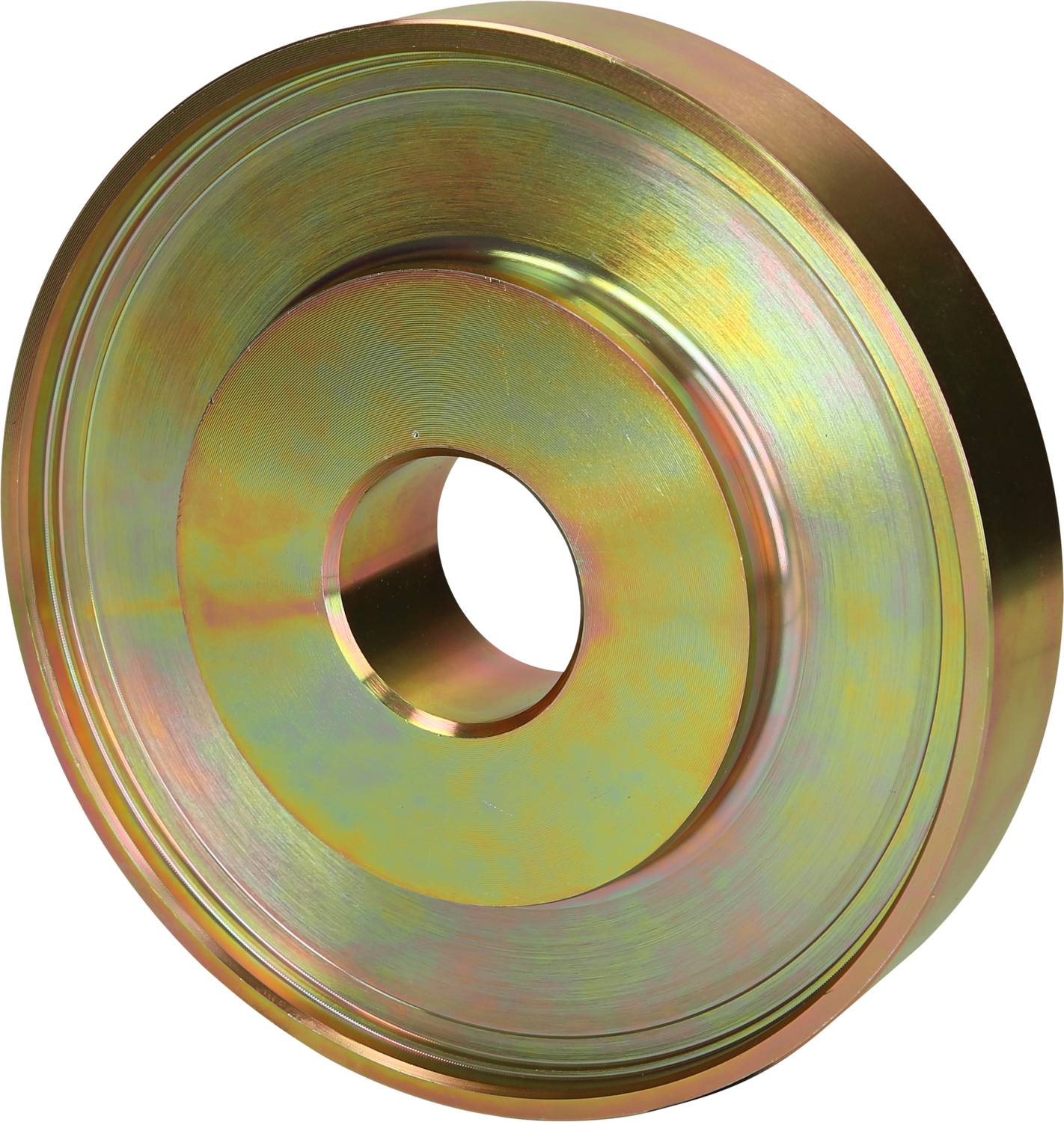 Metallscheibe im Winkel fotografiert. Sie hat ein zentrales Loch und schimmert in goldenen, grünen und violetten Tönen.